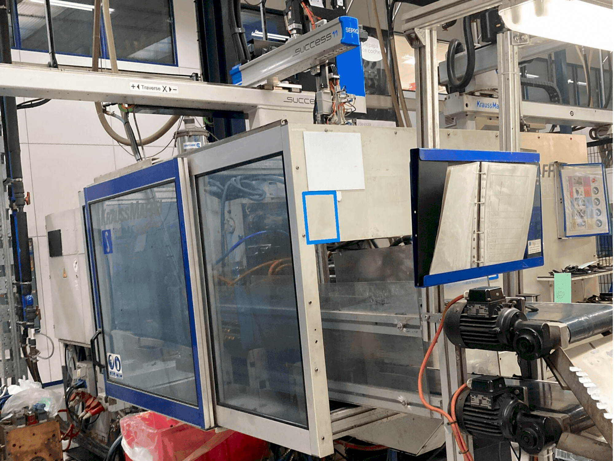 Vue de face de la machine Krauss Maffei 150-700 C2