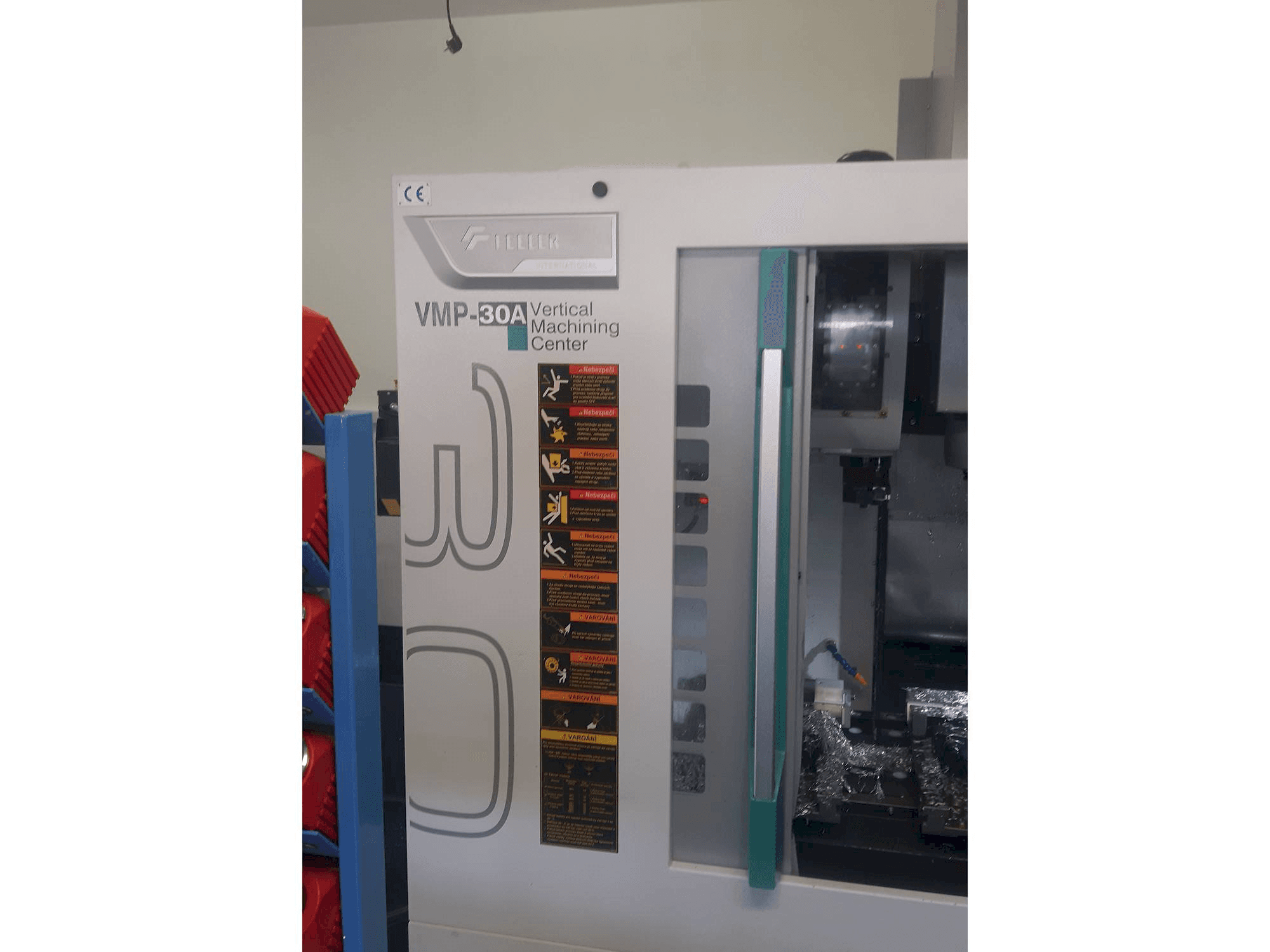 Vue de face de la machine Feeler VMP 30