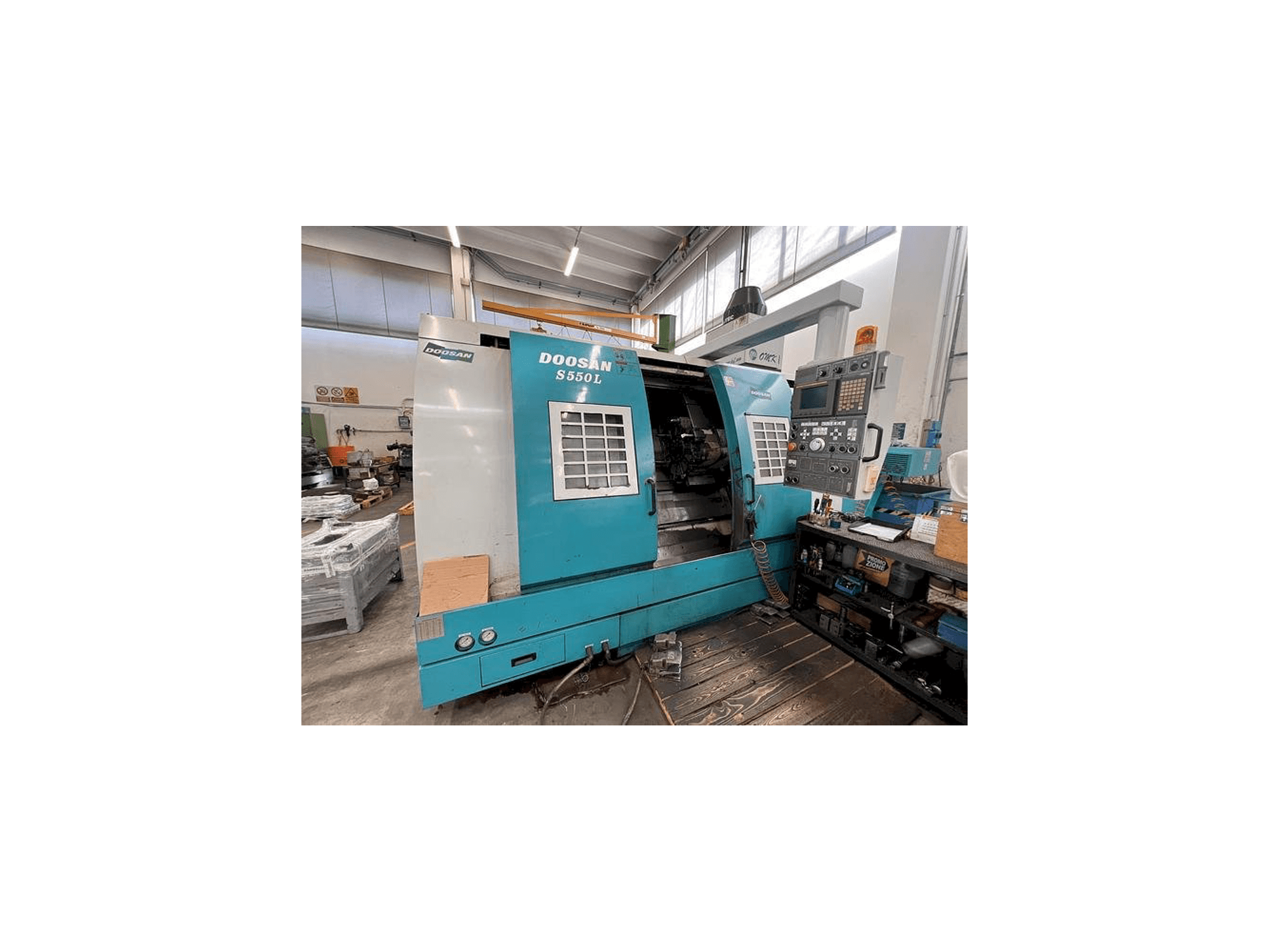Vue de face de la machine Doosan S550L