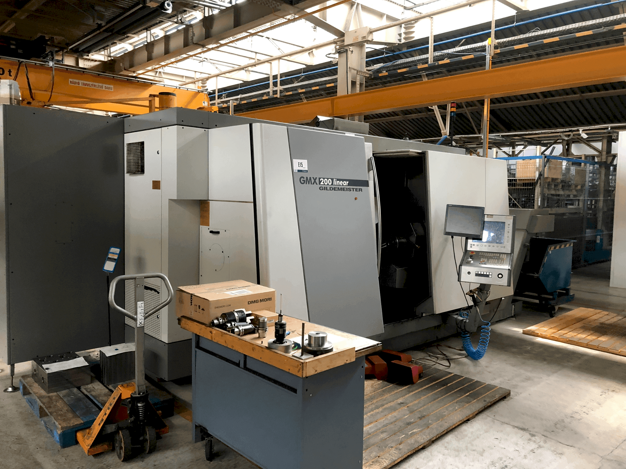 Vue de face de la machine DMG MORI GMX 200 Linear (2004)