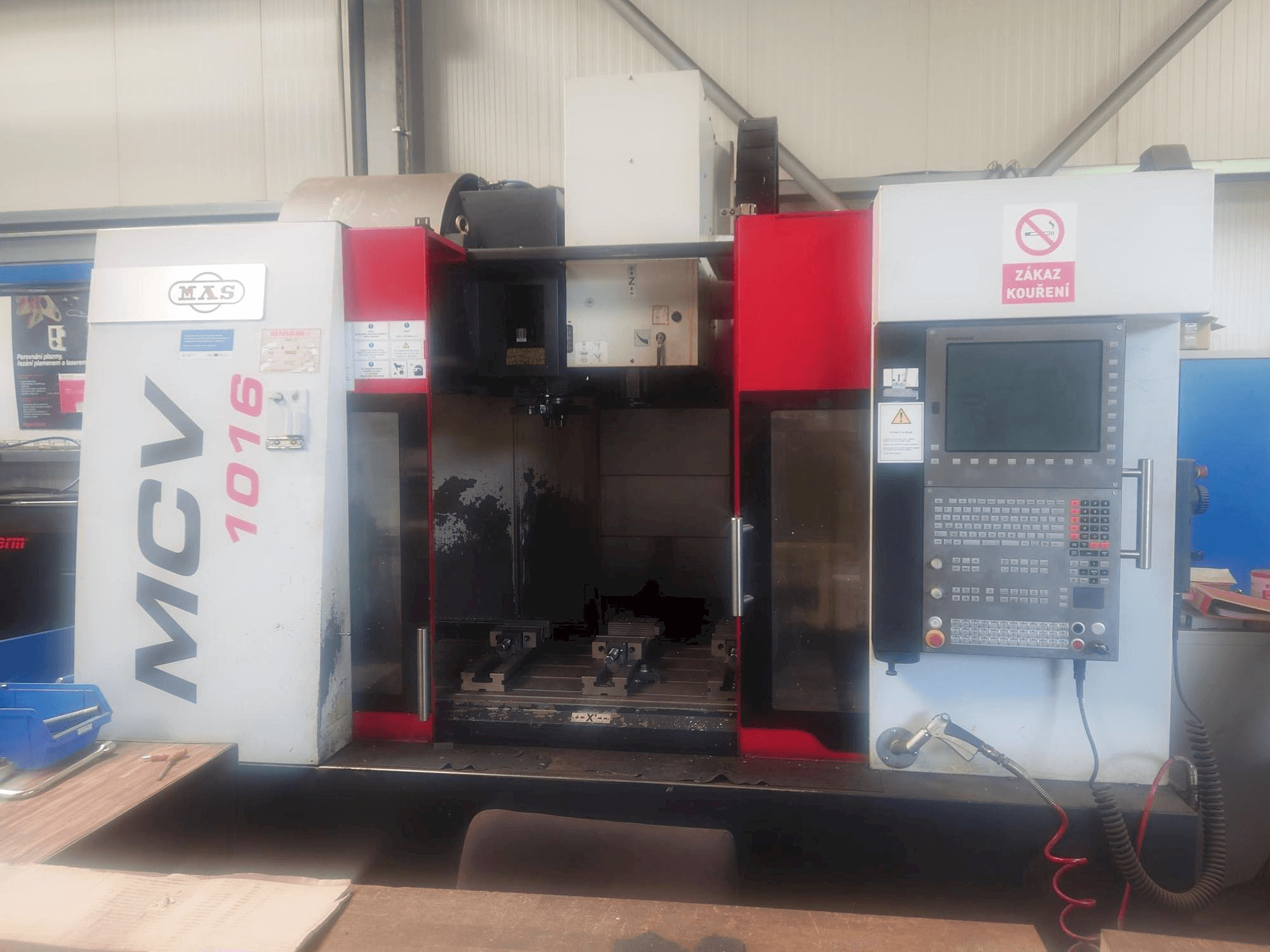 Vue de face de la machine KOVOSVIT MAS MCV 1016 Quick