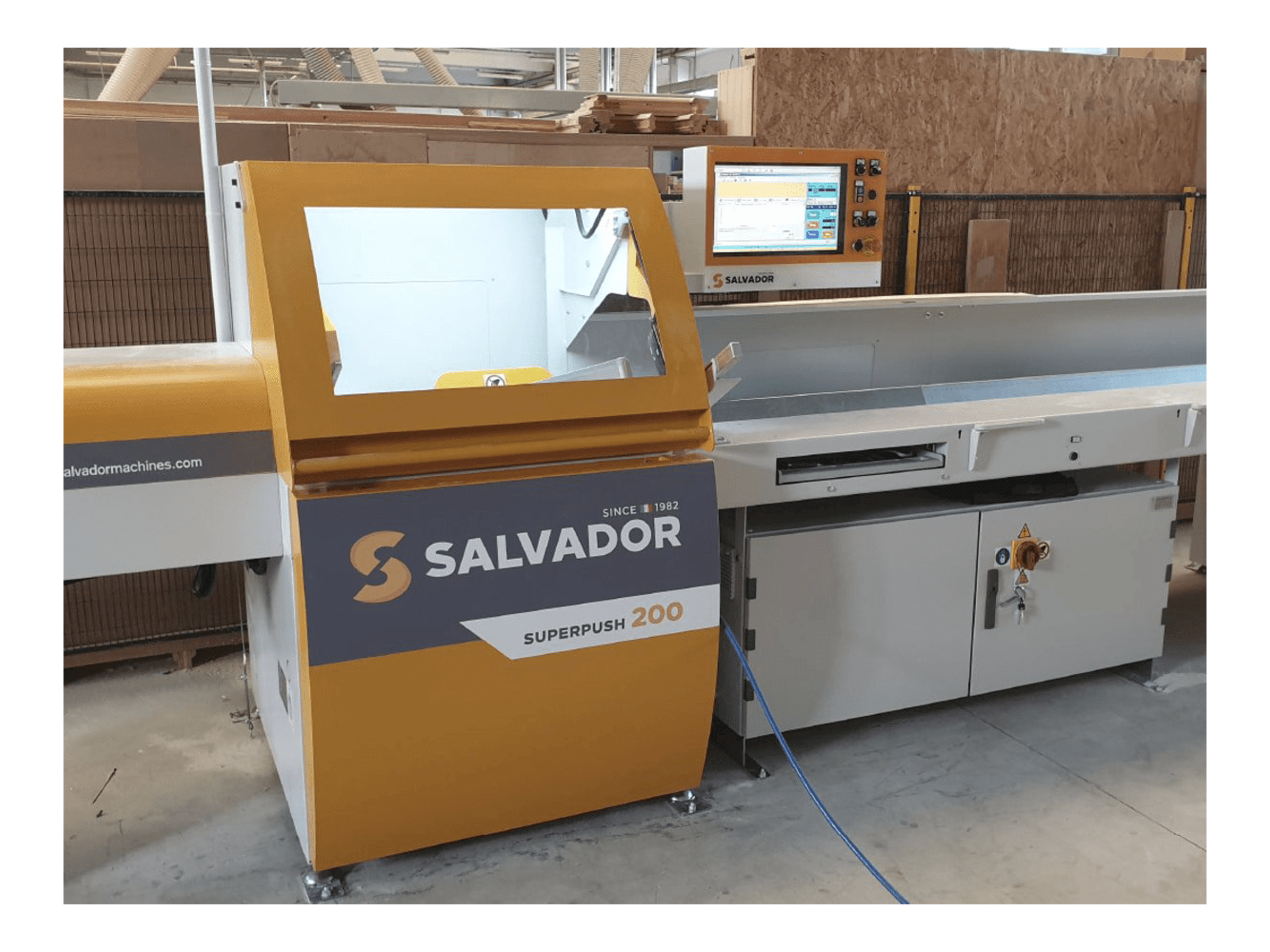 Vue de face de la machine SALVADOR Superpush 200