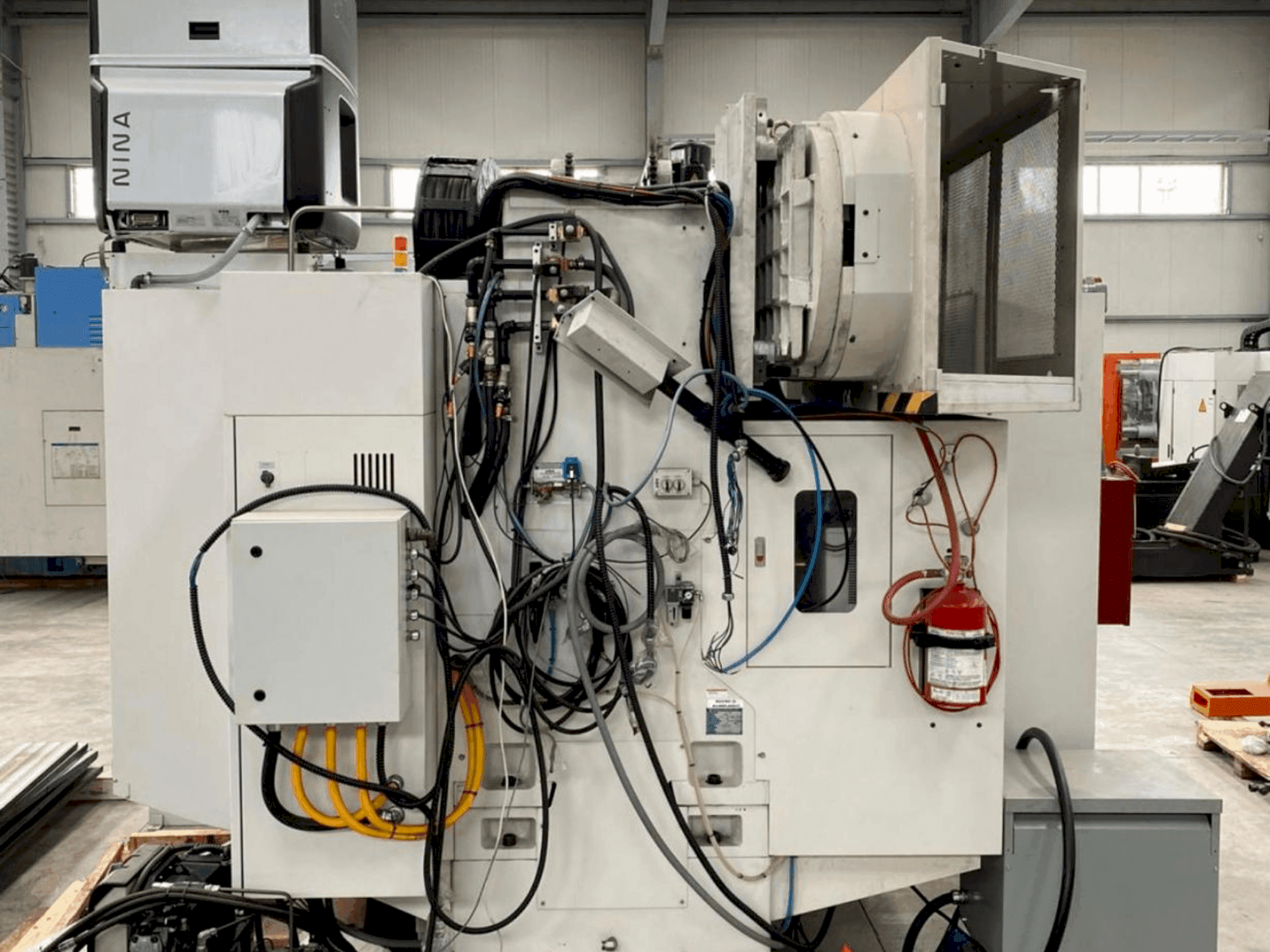 Vue de face de la machine LAGUN VGC-5028