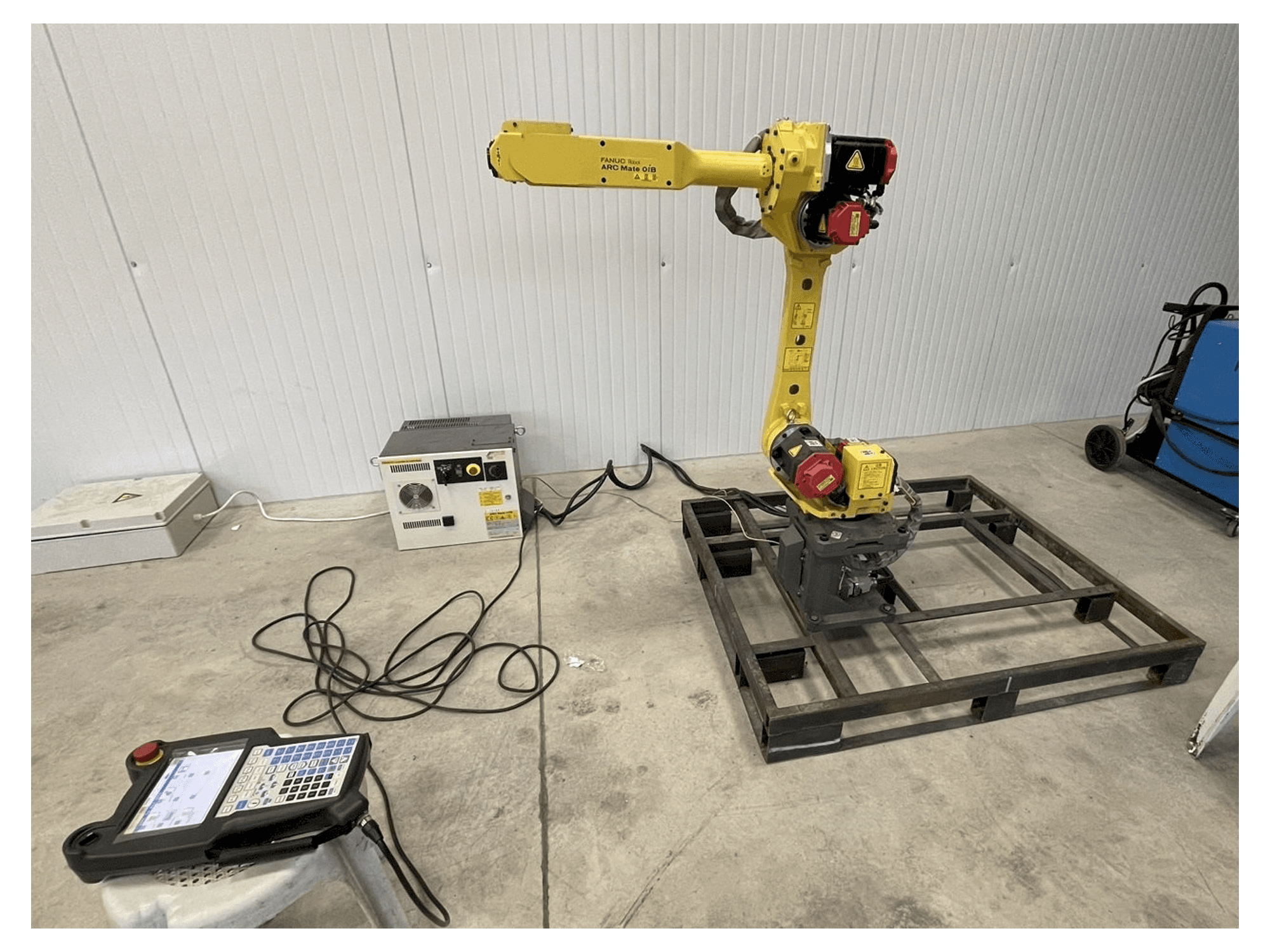Vue de face de la machine FANUC Arc mate 0iB