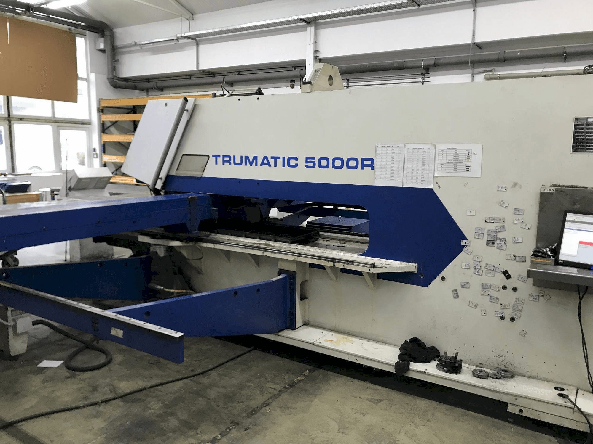 Vue de face de la machine TRUMPF Trumatic 5000 R