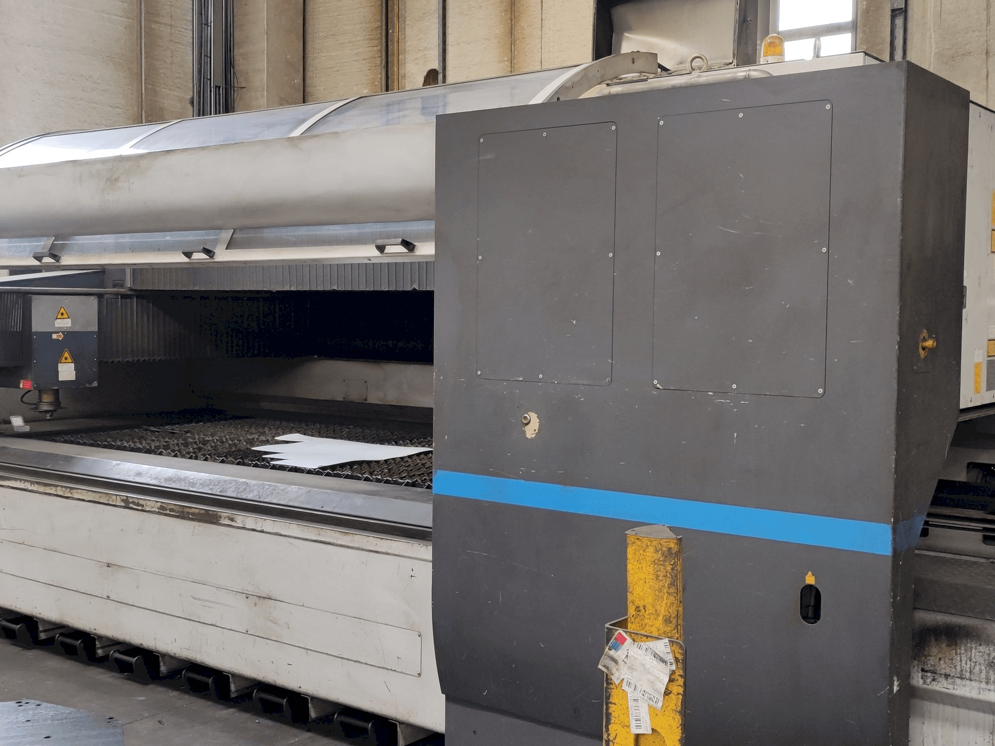 Vue de face de la machine LVD AXEL 3015 S