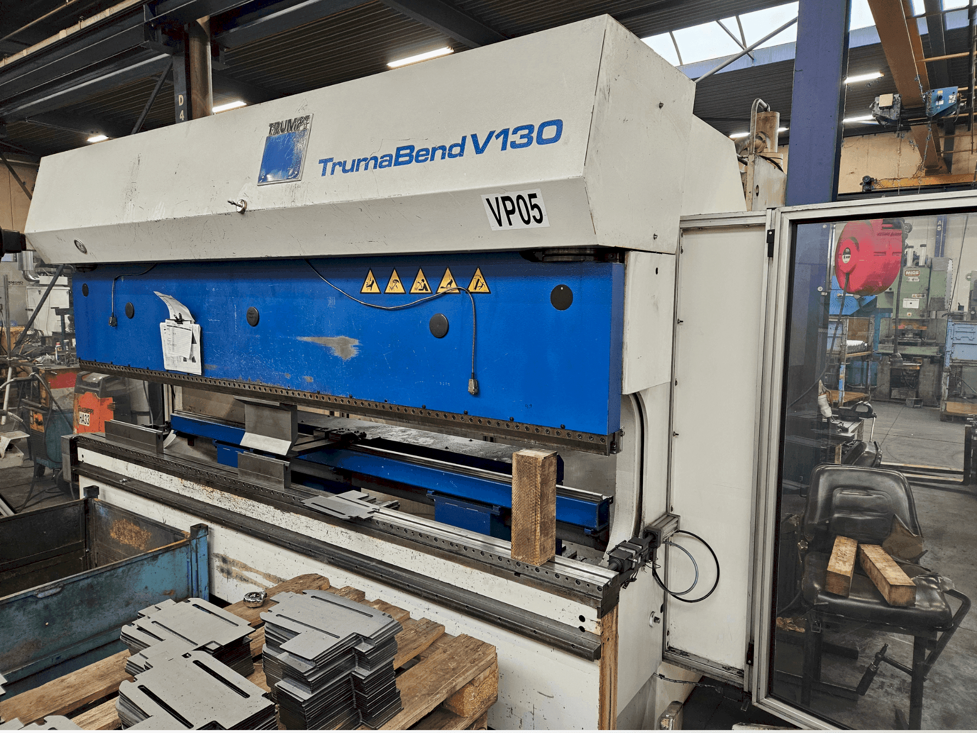 Vue de face de la machine TRUMPF TrumaBend V130