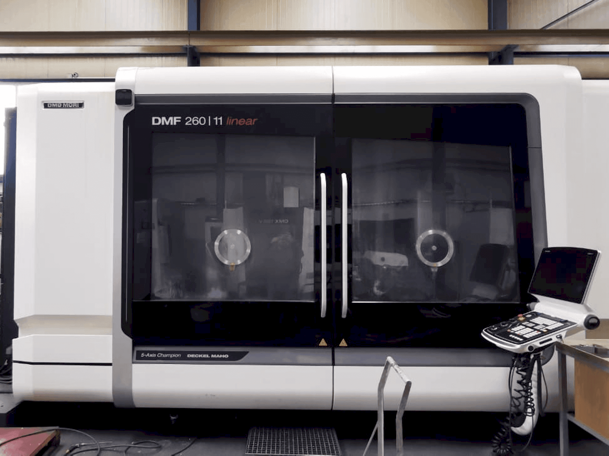 Vue de face de la machine DMG DMF 260-11 Linear